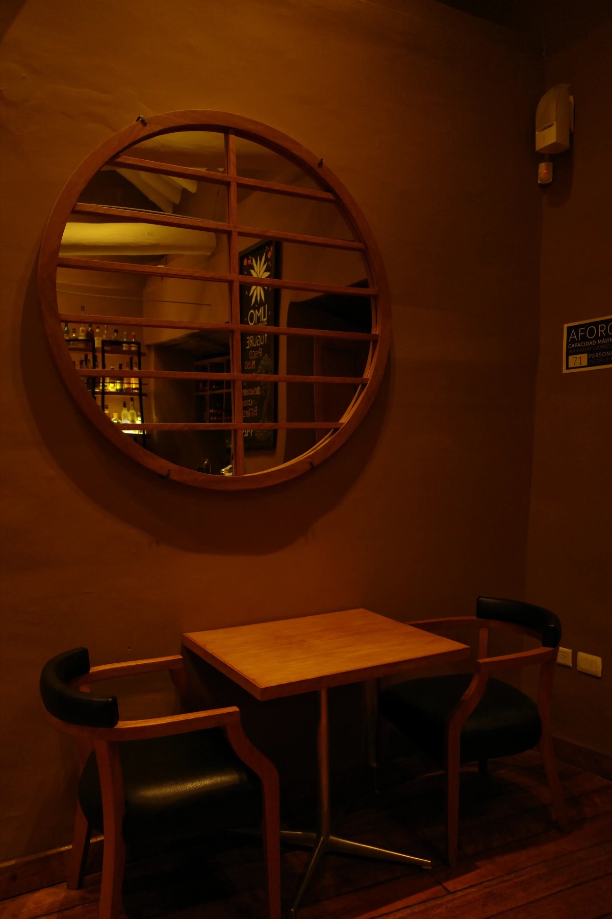 Corner table