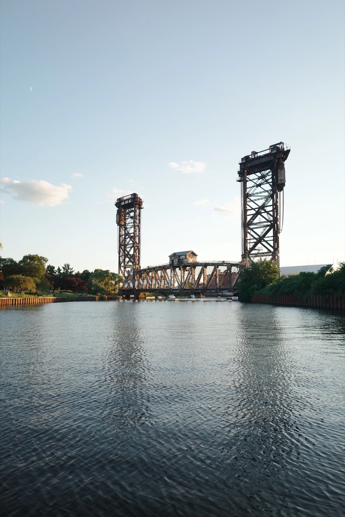 Lift bridge over the Chicago River